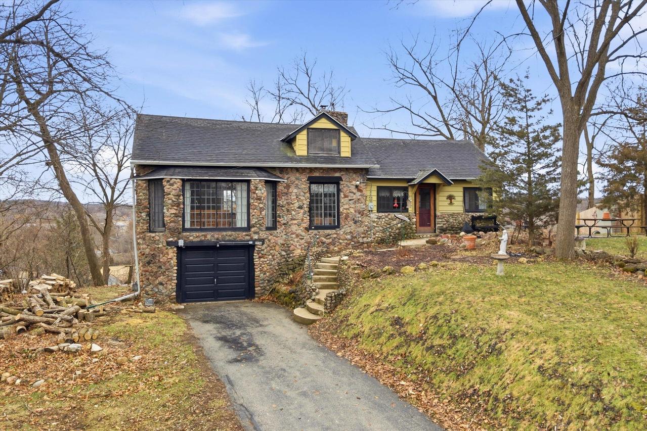 1576 Highland Ave, Richfield, WI 53033