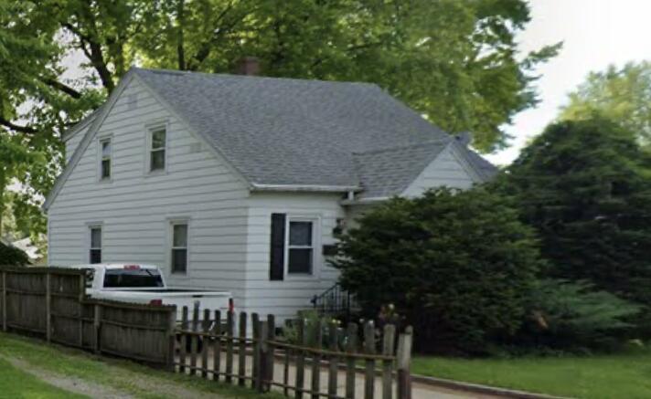 1221 Evans St, Oshkosh, WI 54901