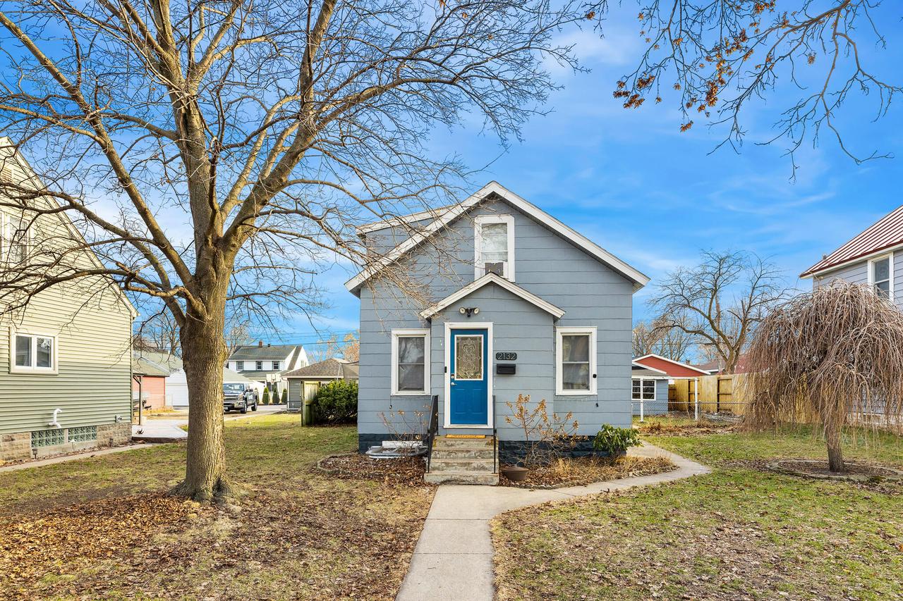 2132 Jackson St, La Crosse, WI 54601