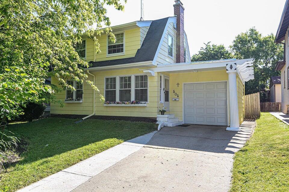 505 Bethesda Ct, Waukesha, WI 53186