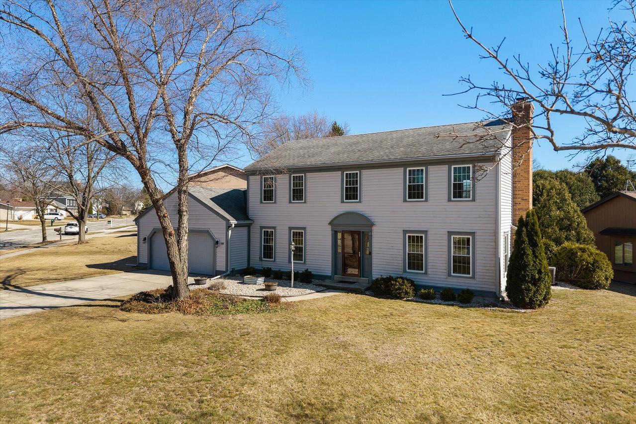 269 W Acorn Dr, Grafton, WI 53024