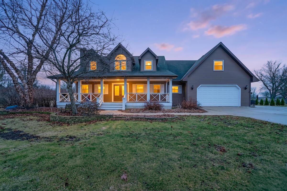 W5665 Lakeshore Dr, Sugar Creek, WI 53121