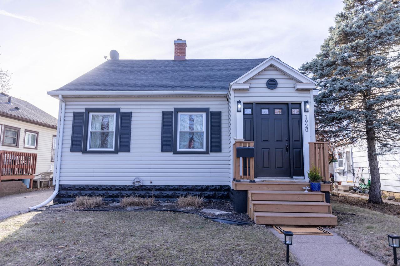 1920 S 16th St, La Crosse, WI 54601