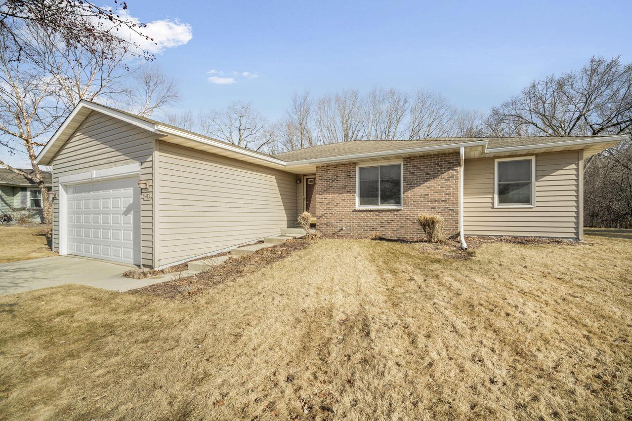 1423 Lower Forest, West Bend, WI 53090