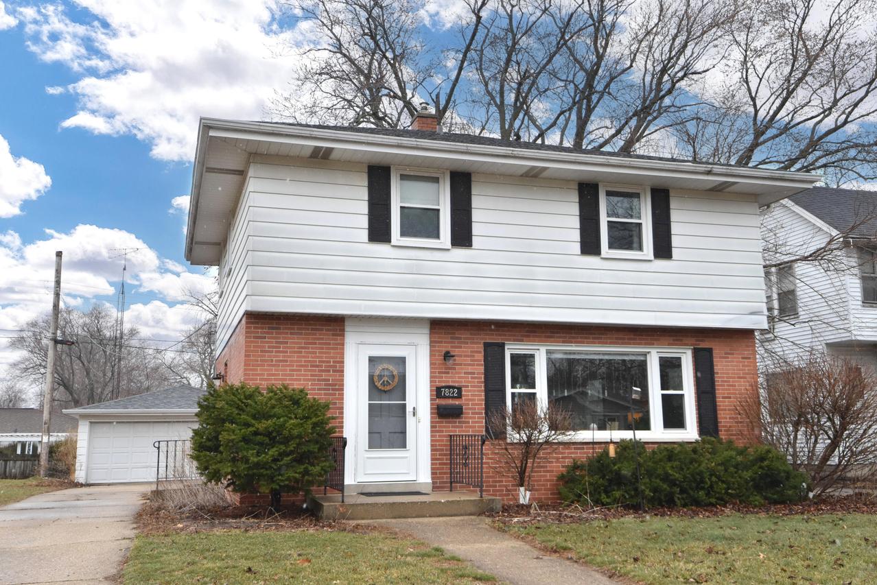 7822 8th Ave, Kenosha, WI 53143
