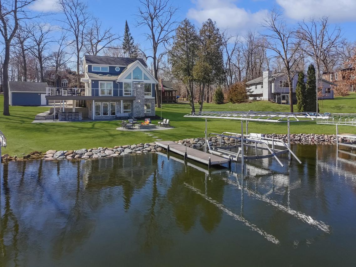 6513 Willow Ln, Waterford, WI 53185