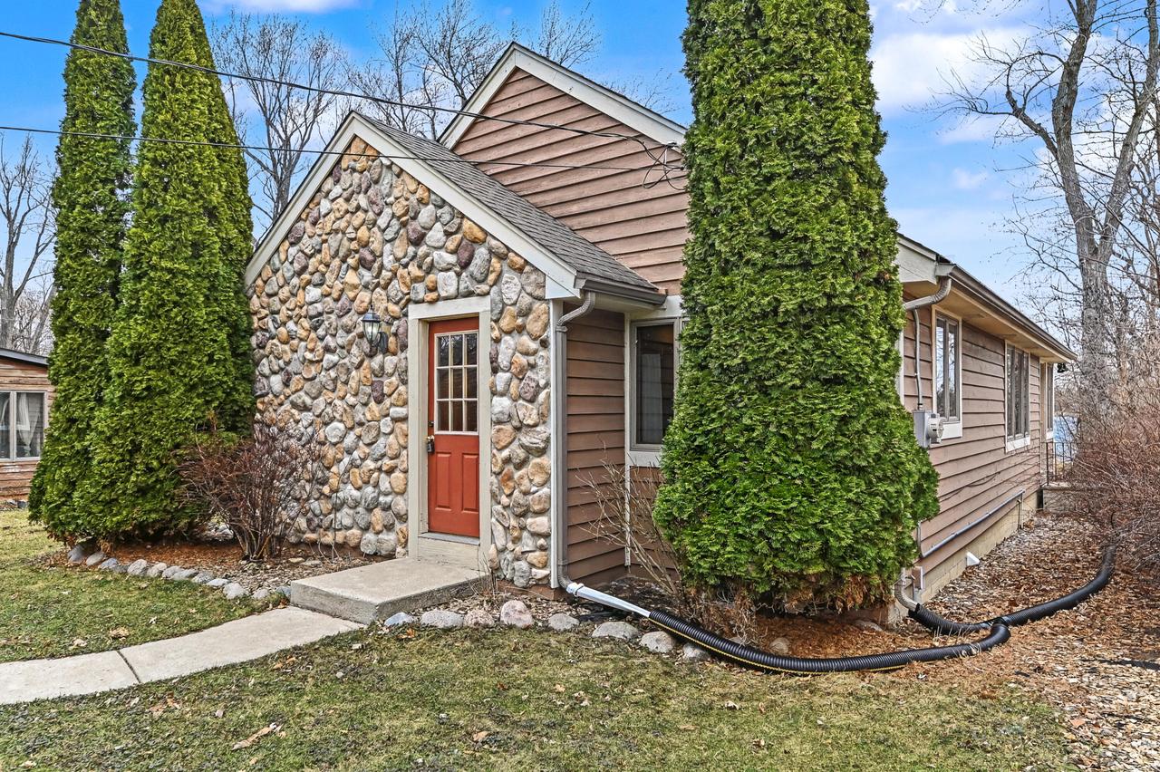 7307 West View, Norway, WI 53185