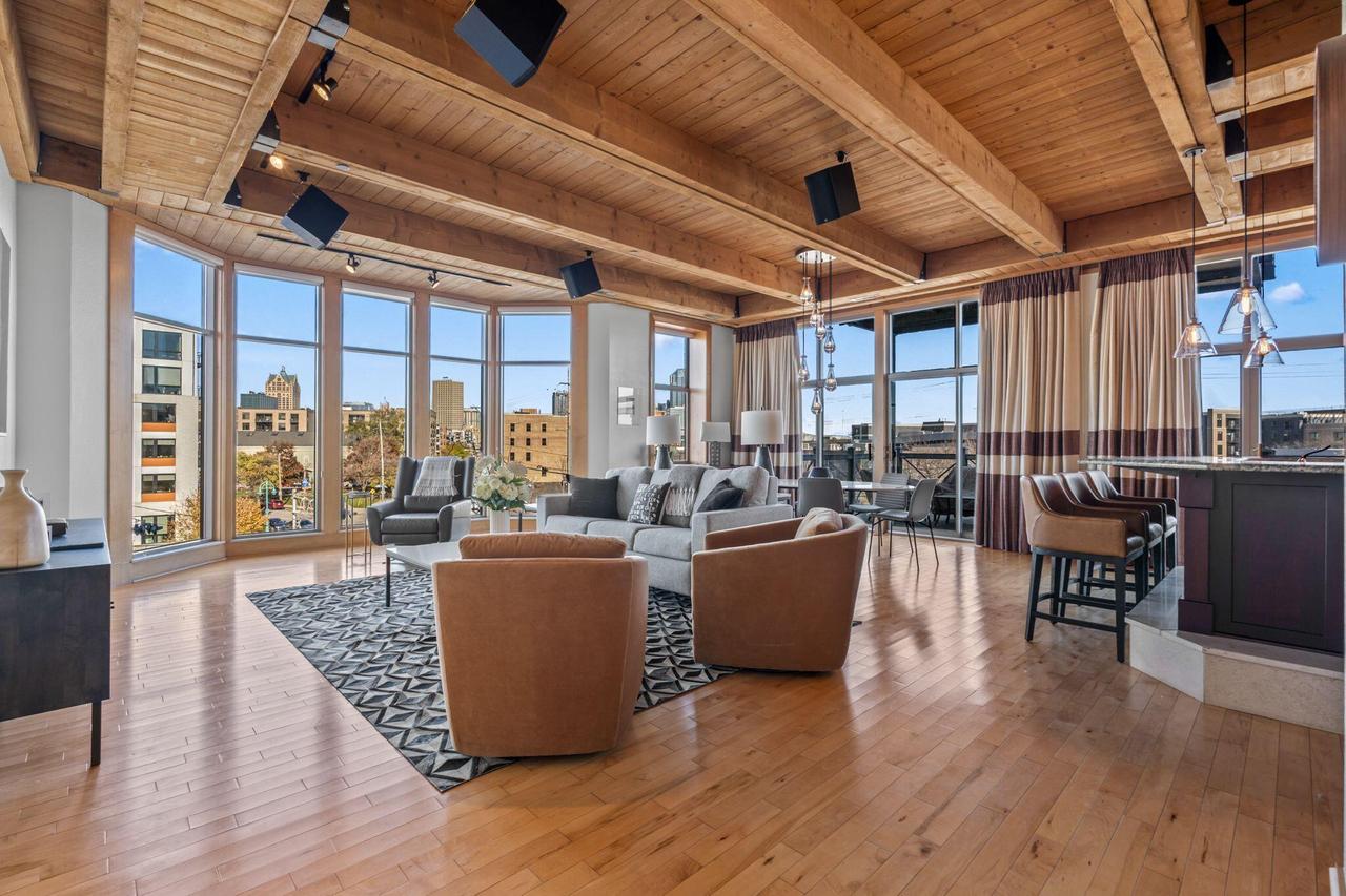 541 E Erie St. #302-2, Milwaukee, WI 53202