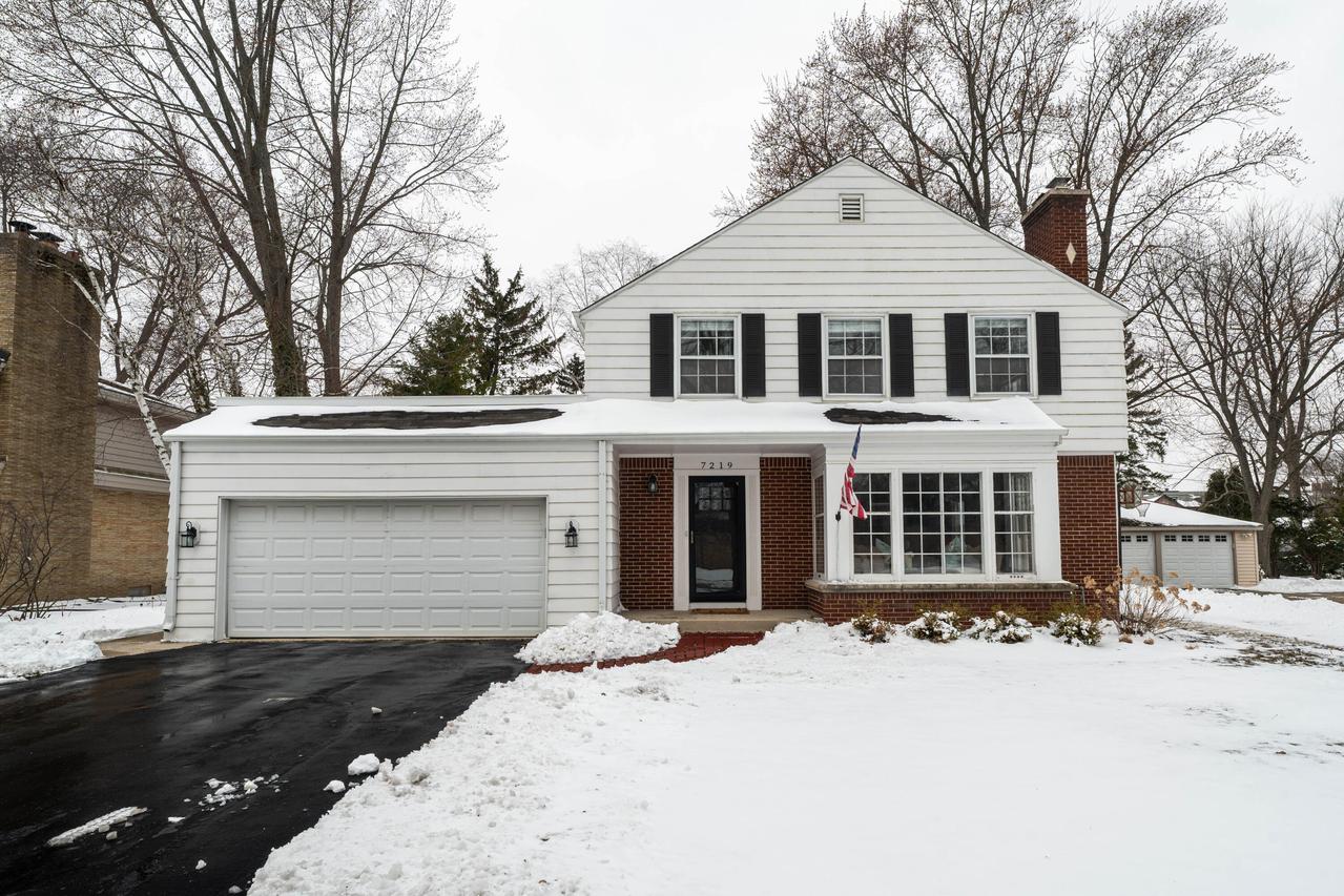 7219 N Santa Monica Blvd, Fox Point, WI 53217