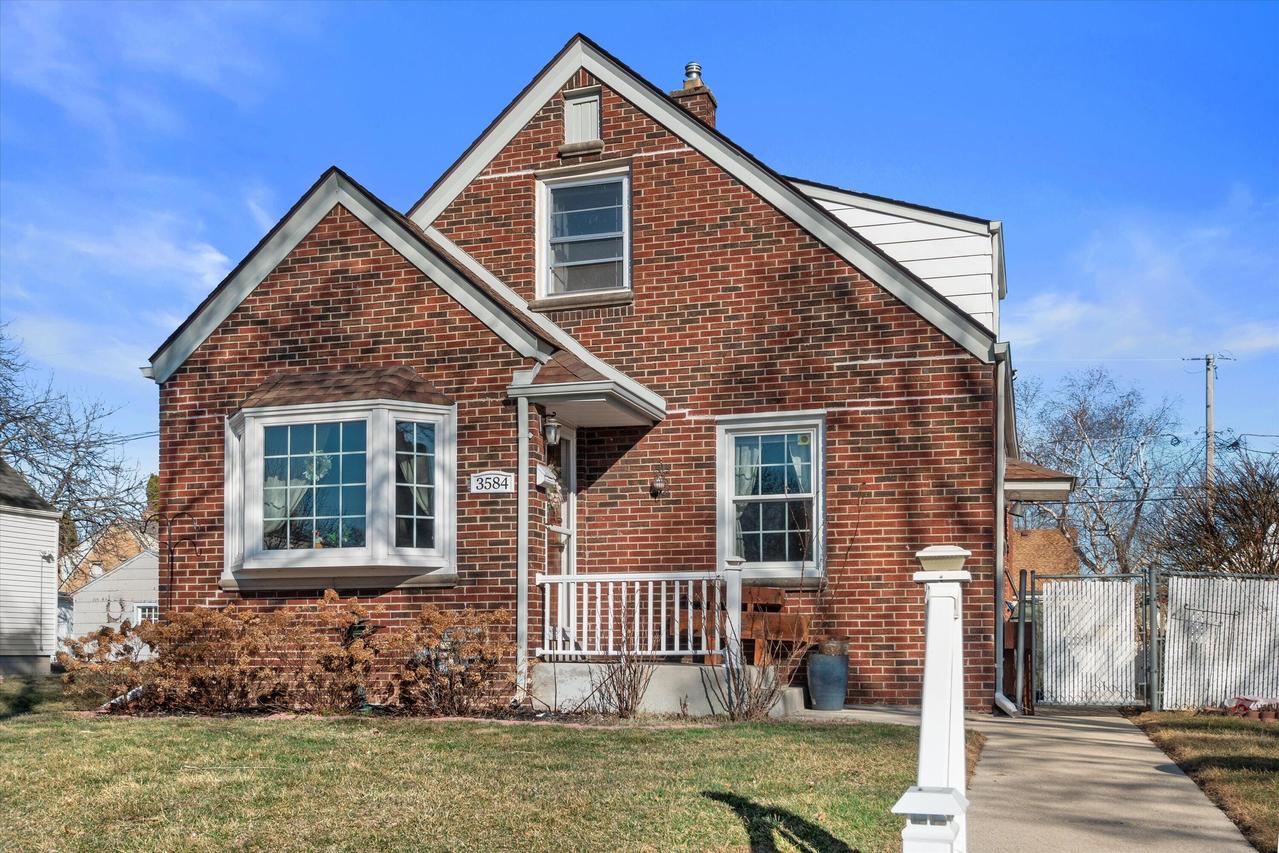 3584 S 17th St, Milwaukee, WI 53221