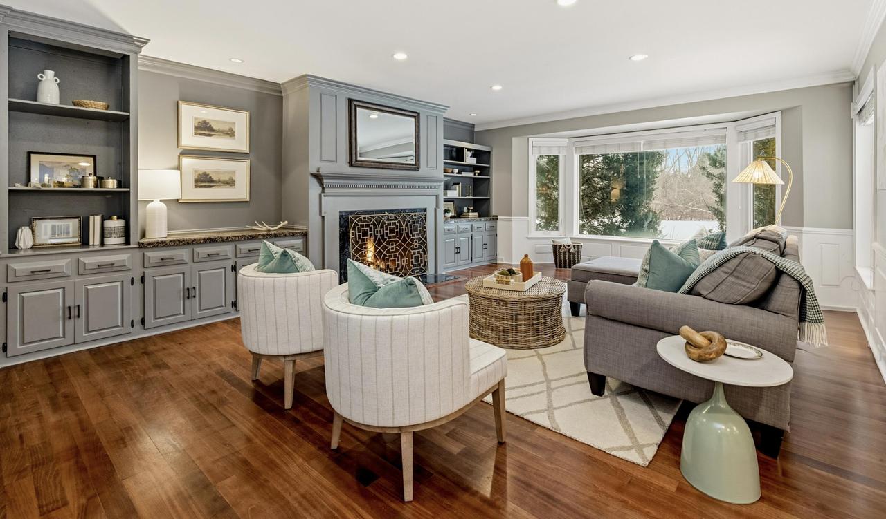 2485 W Fairy Chasm Rd, River Hills, WI 53217