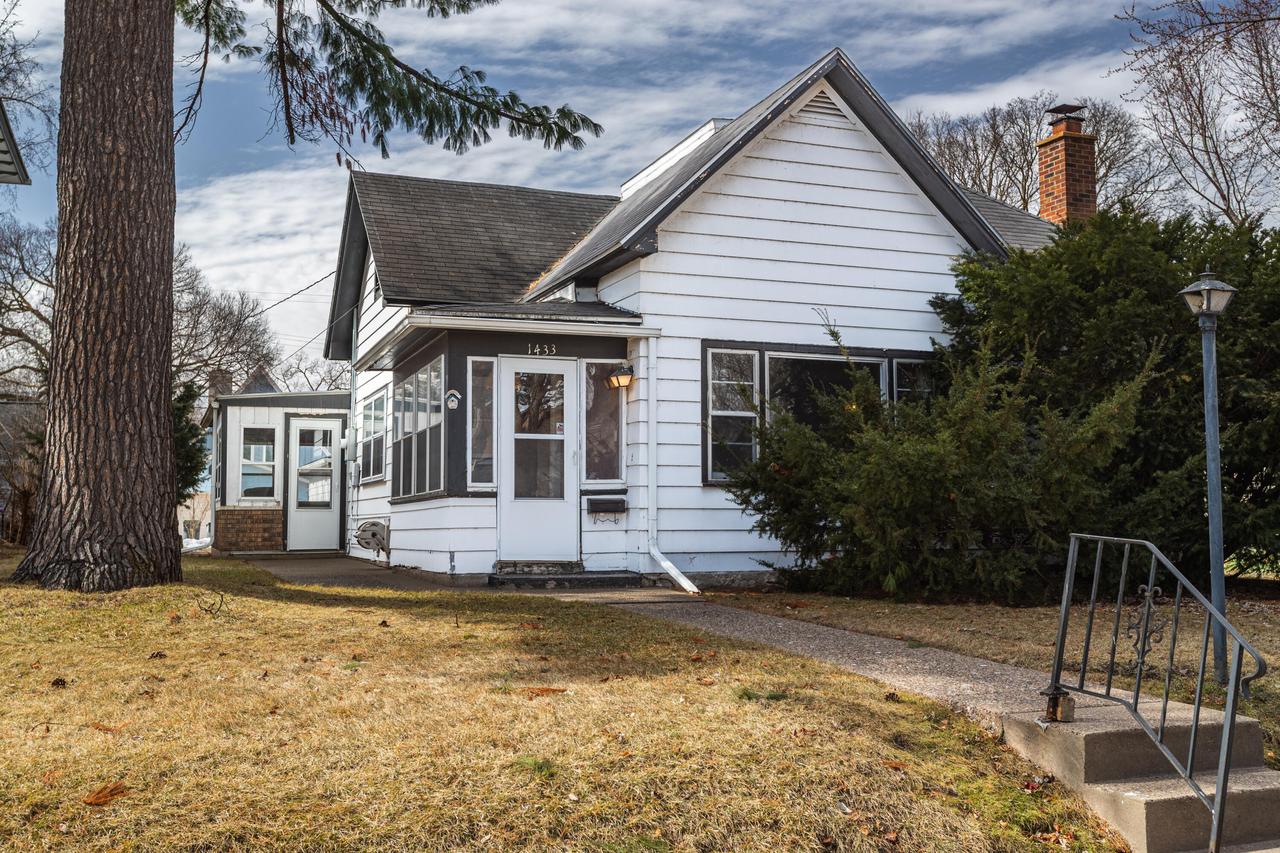 1433 Kane St, La Crosse, WI 54603