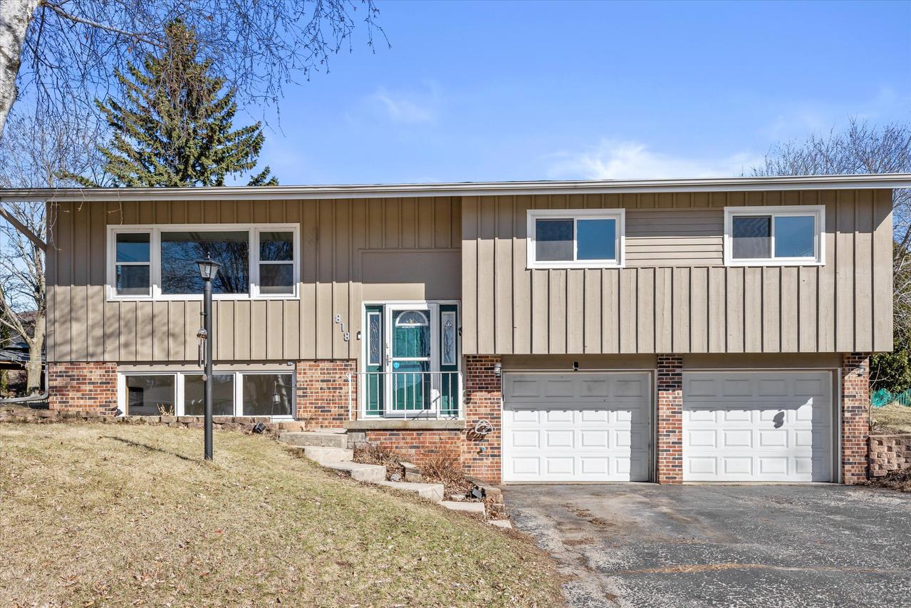 818 Elm St, Hartford, WI 53027