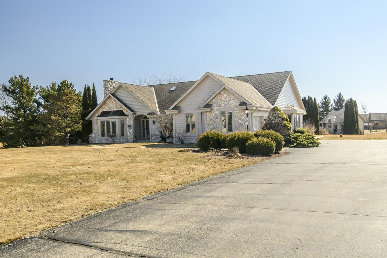 S88W34777 Nesting Ln, Eagle, WI 53119