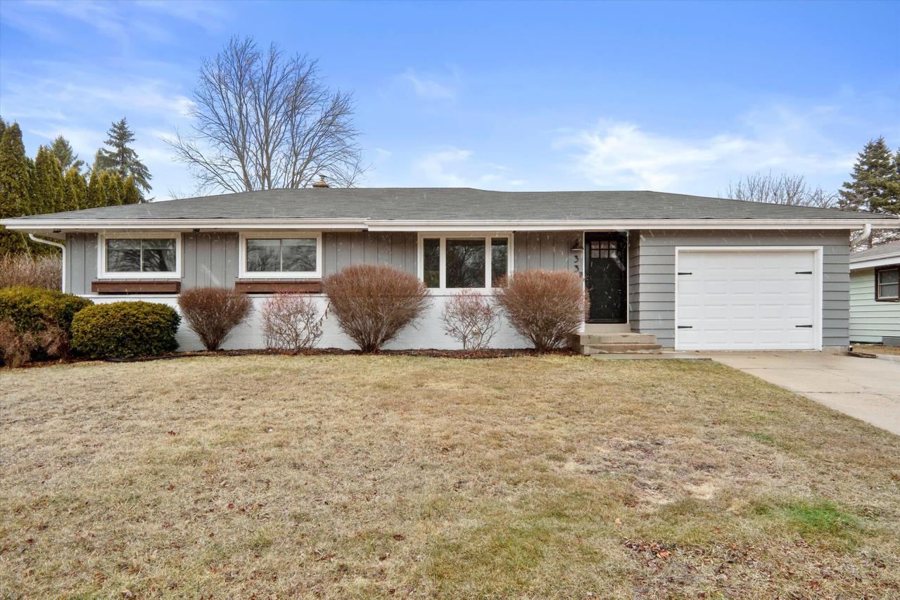 334 Barry Ave, Port Washington, WI 53074