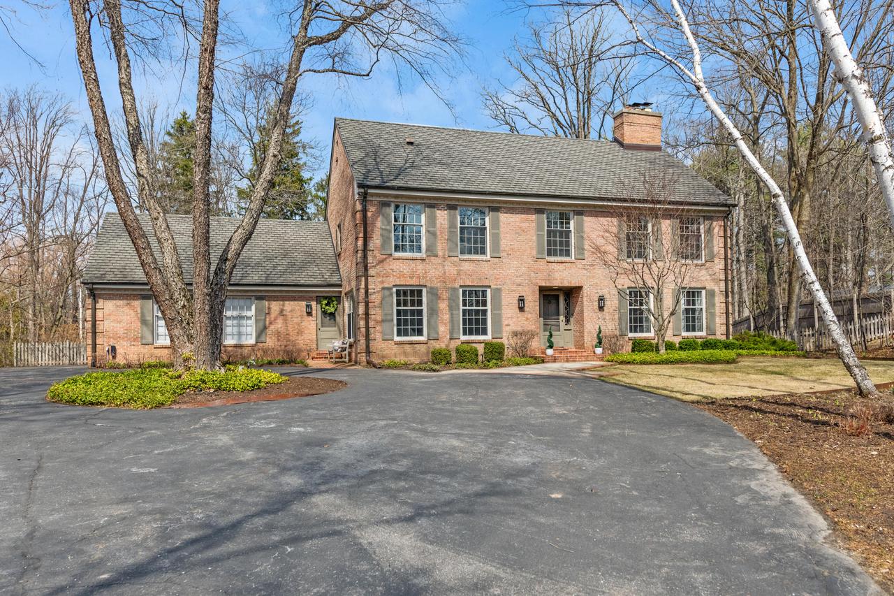 1260 E Dean Rd, Fox Point, WI 53217