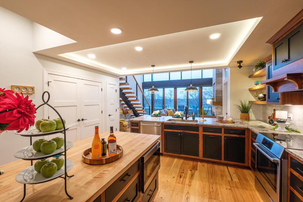 215 E Pleasant St #507, Oconomowoc, WI 53066