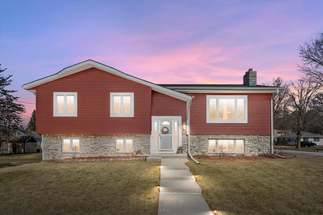 408 Acorn Rd, West Bend, WI 53090