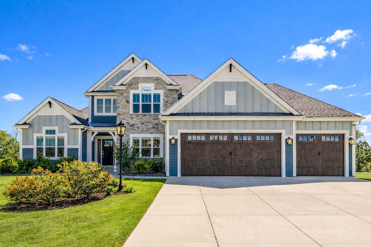 8955 W Highlander Dr, Mequon, WI 53097