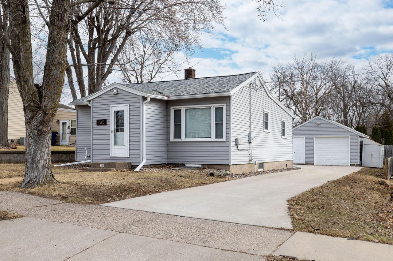 235 S 9th Ave, Onalaska, WI 54650