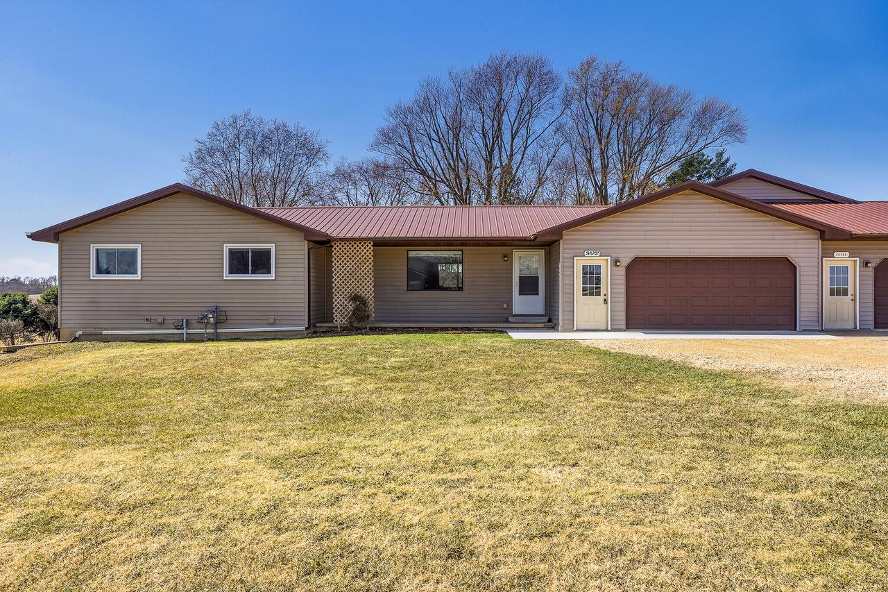 S5707 Meadowview Ln, Franklin, WI 54665