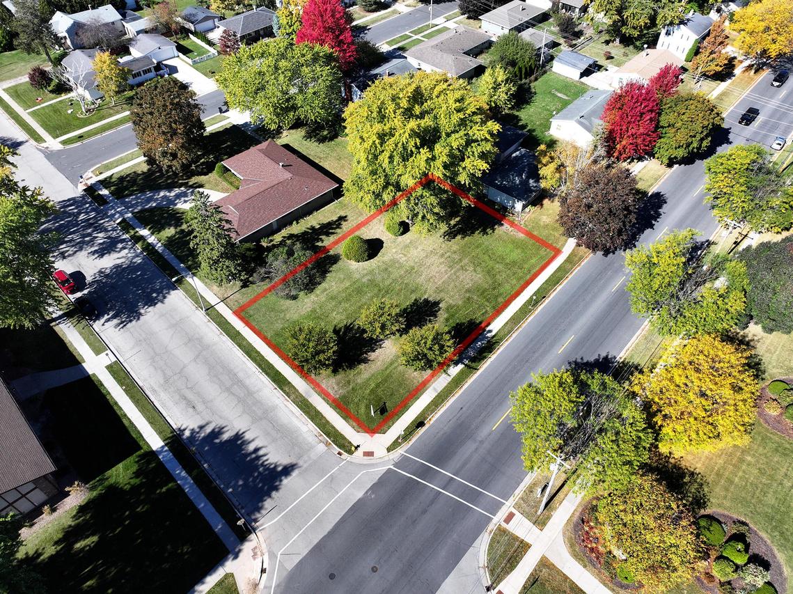 659 E 2nd St, Fond Du Lac, WI 54935