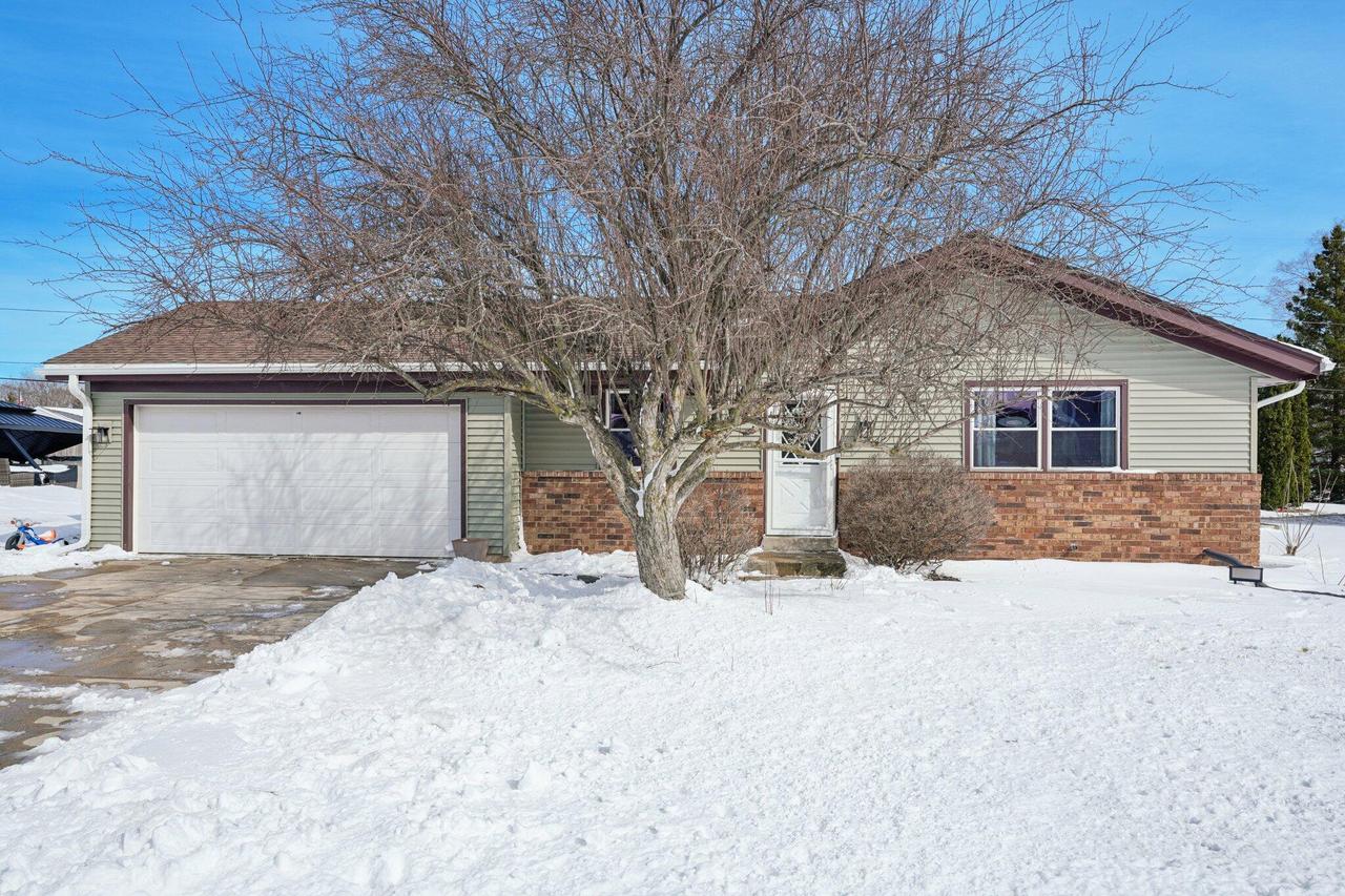 7254 S 38th St, Franklin, WI 53132