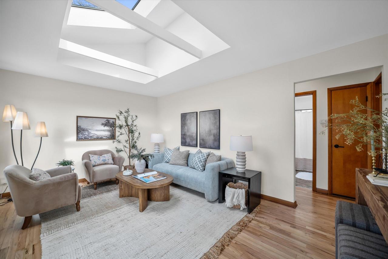 W166N8430 Dardis Ave, Menomonee Falls, WI 53051