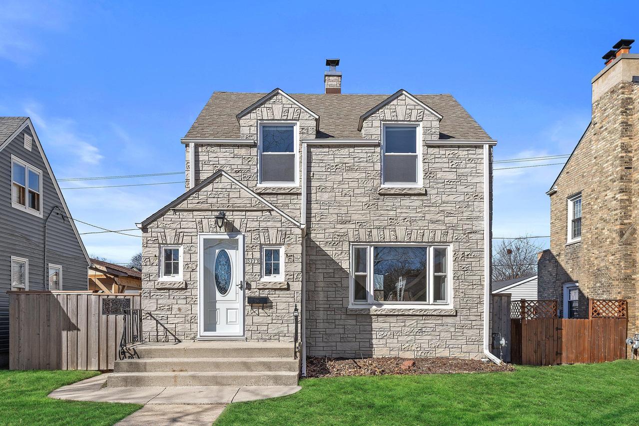 3223 S 25th St, Milwaukee, WI 53215