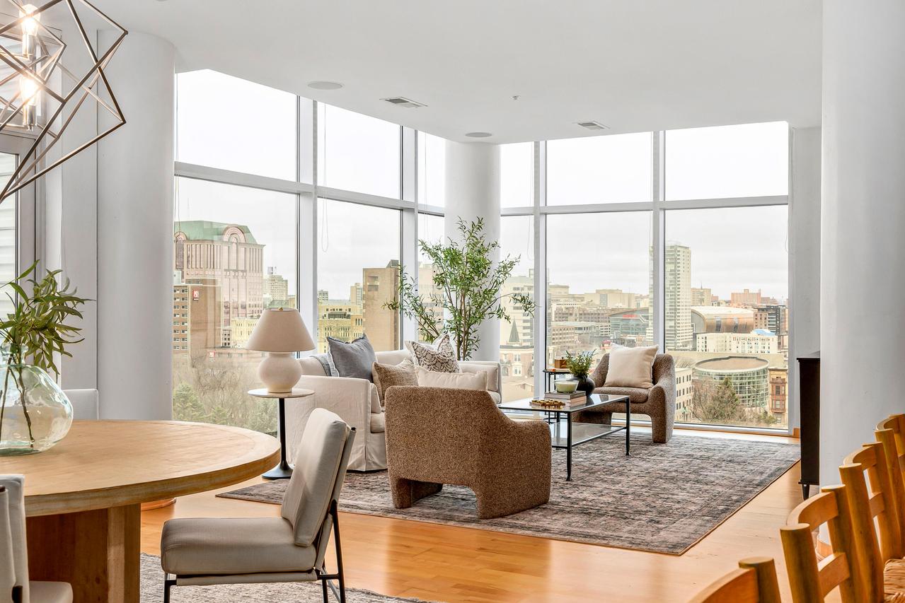 601 E Ogden Ave #810, Milwaukee, WI 53202