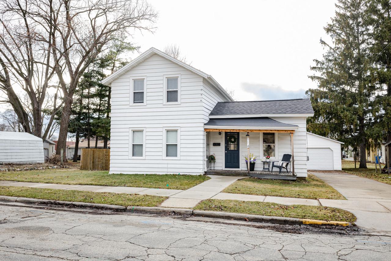 114 N 10th St, Watertown, WI 53094