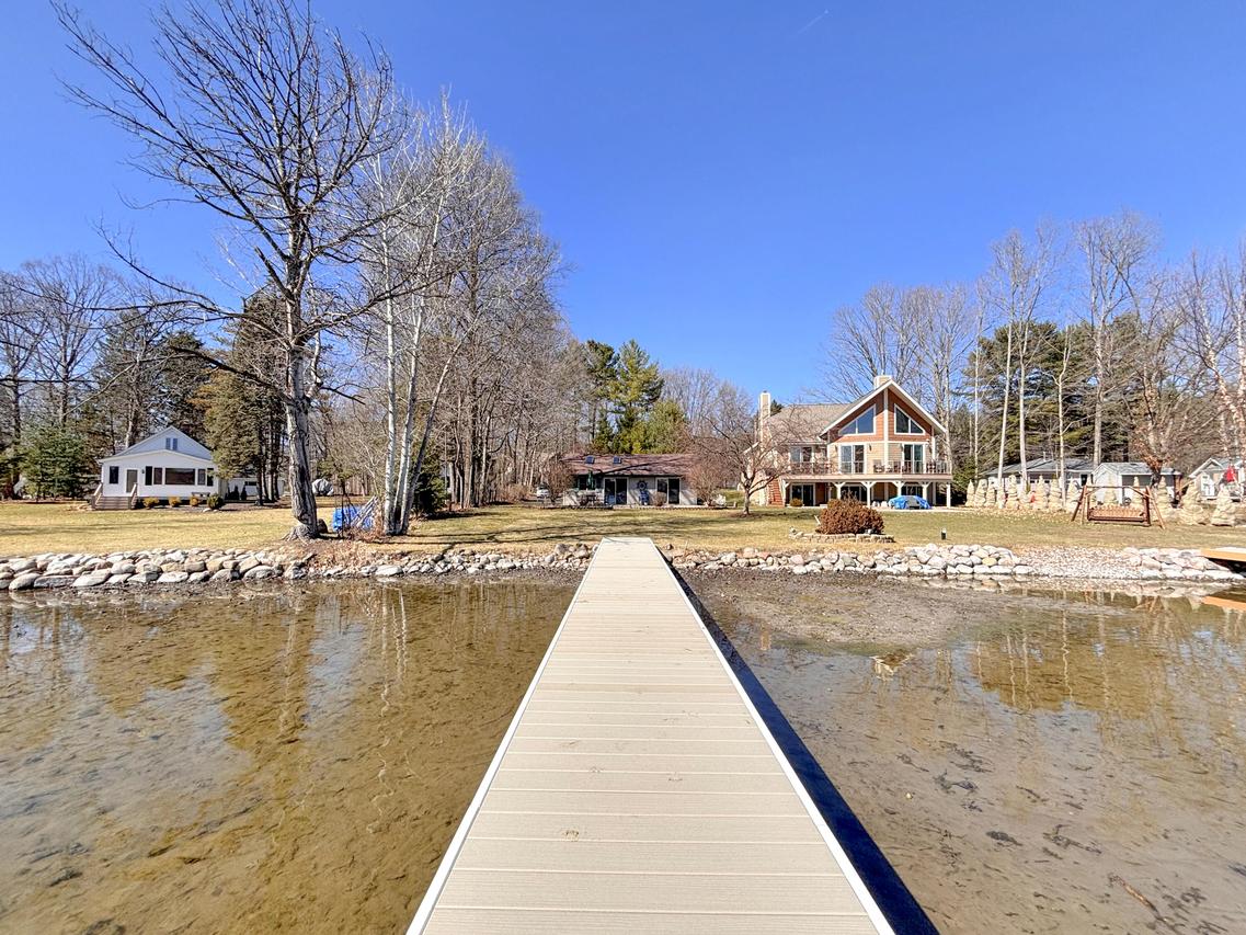 W336N6496 Lakeview Dr, Merton, WI 53066