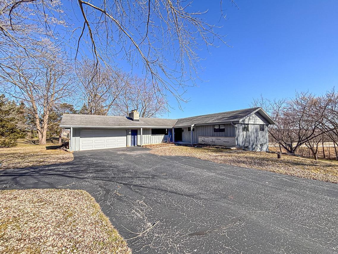 W270N198 Arrowhead Trl, Pewaukee, WI 53188