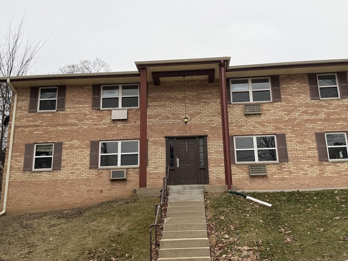 932 Aurora St, Waukesha, WI 53186