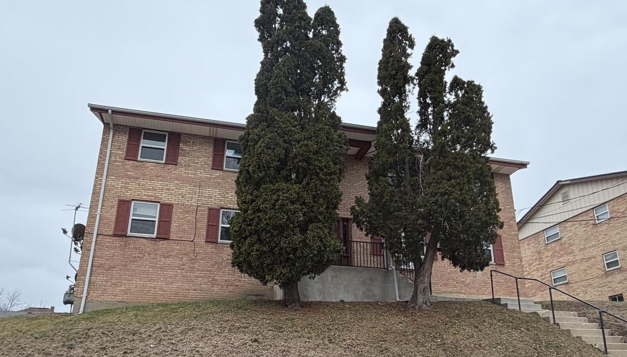 938 Aurora St, Waukesha, WI 53186