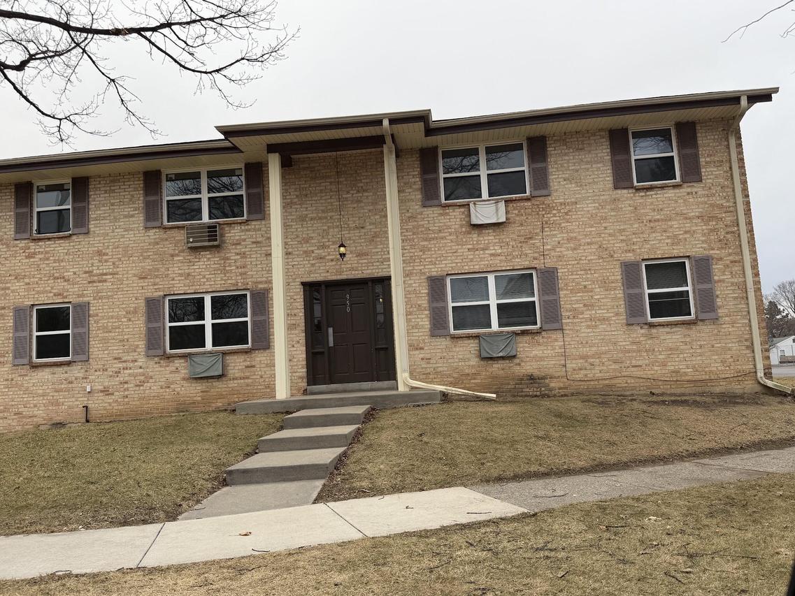 950 Aurora St, Waukesha, WI 53186