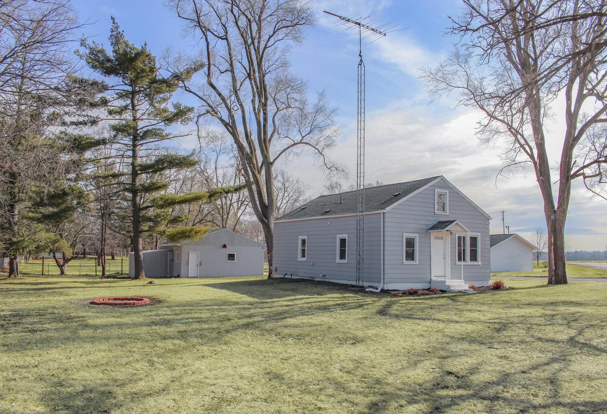 N1092 Clover Rd, Bloomfield, WI 53128