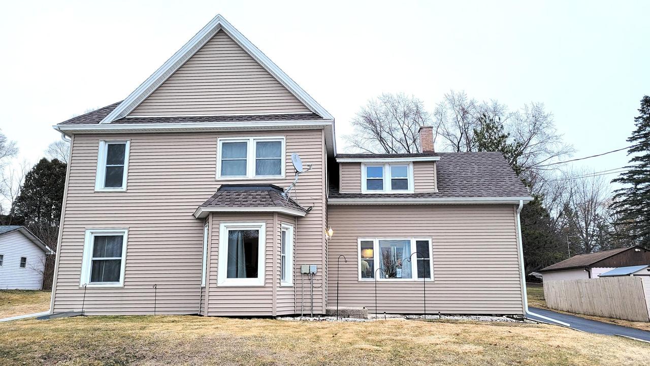 1909 Salisbury Rd #1911, West Bend, WI 53090