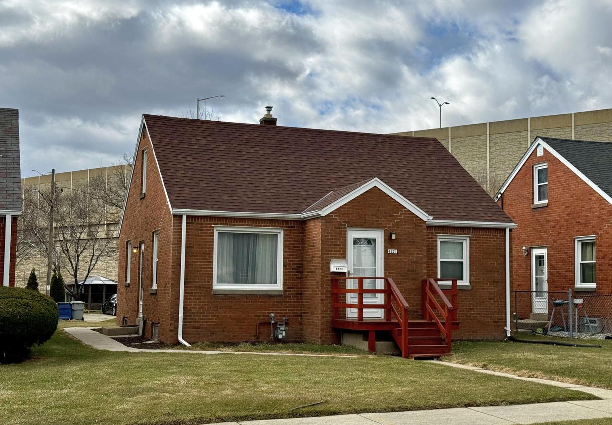 4271 S 5th St, Milwaukee, WI 53207