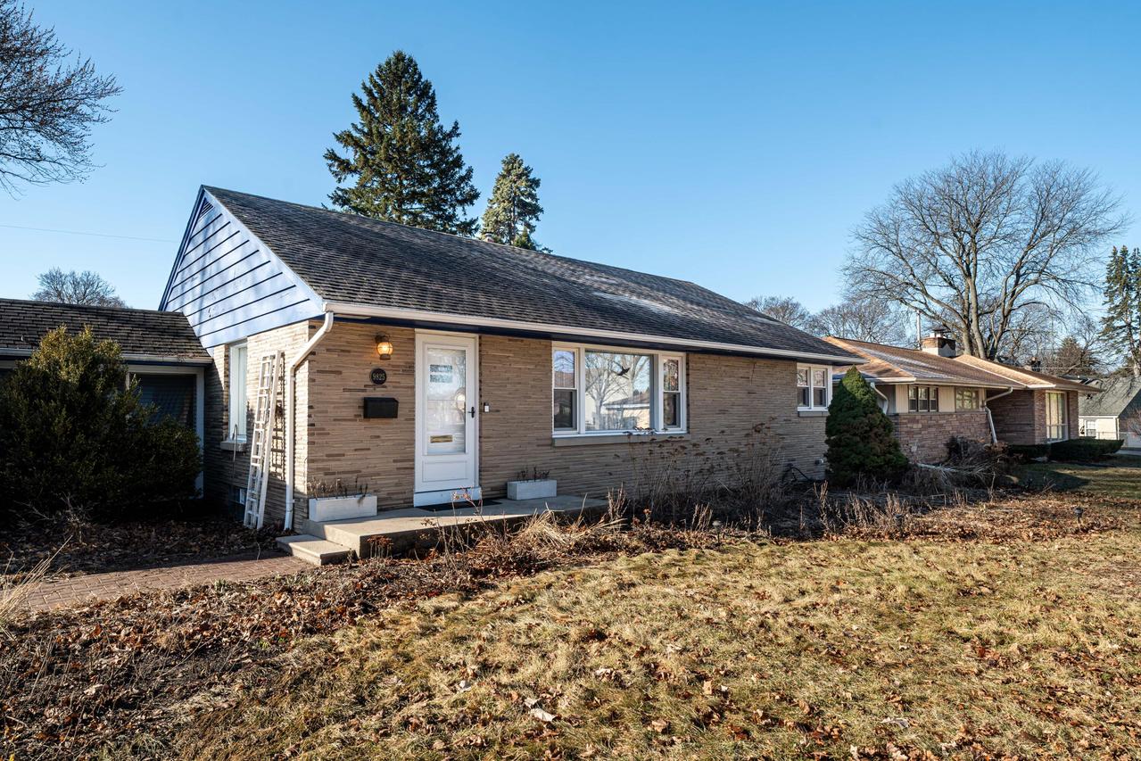 9825 W Concordia Ave, Milwaukee, WI 53222