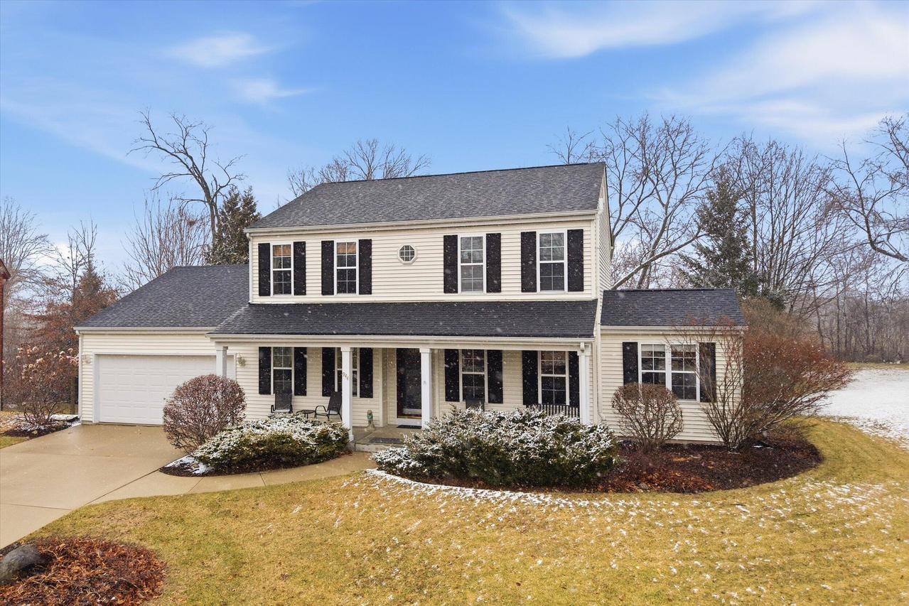 944 Ridgeway Cir, Fredonia, WI 53021