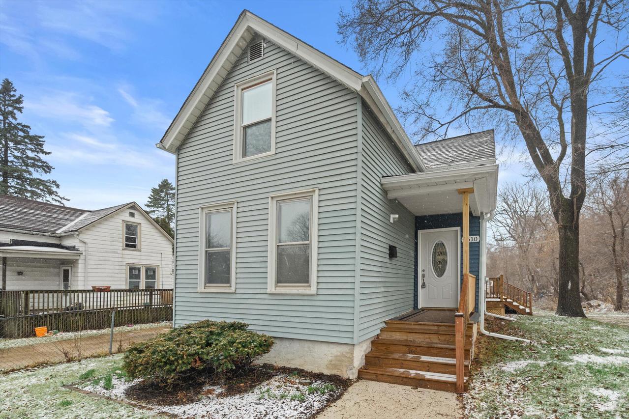 1610 Liberty St, Racine, WI 53404