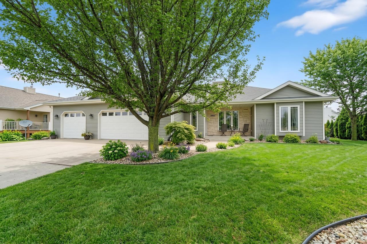 8910 S River Edge Dr, Oak Creek, WI 53154