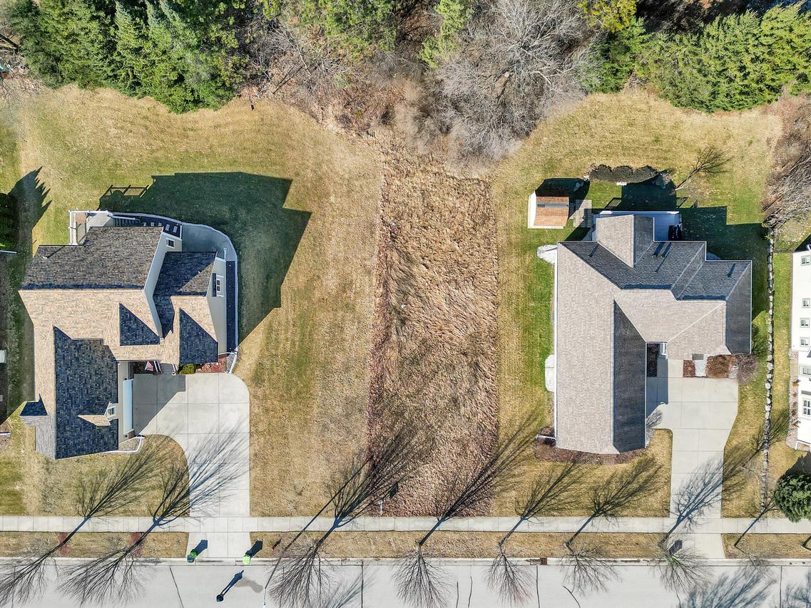 1503 Red Oak Dr, Hartford, WI 53027