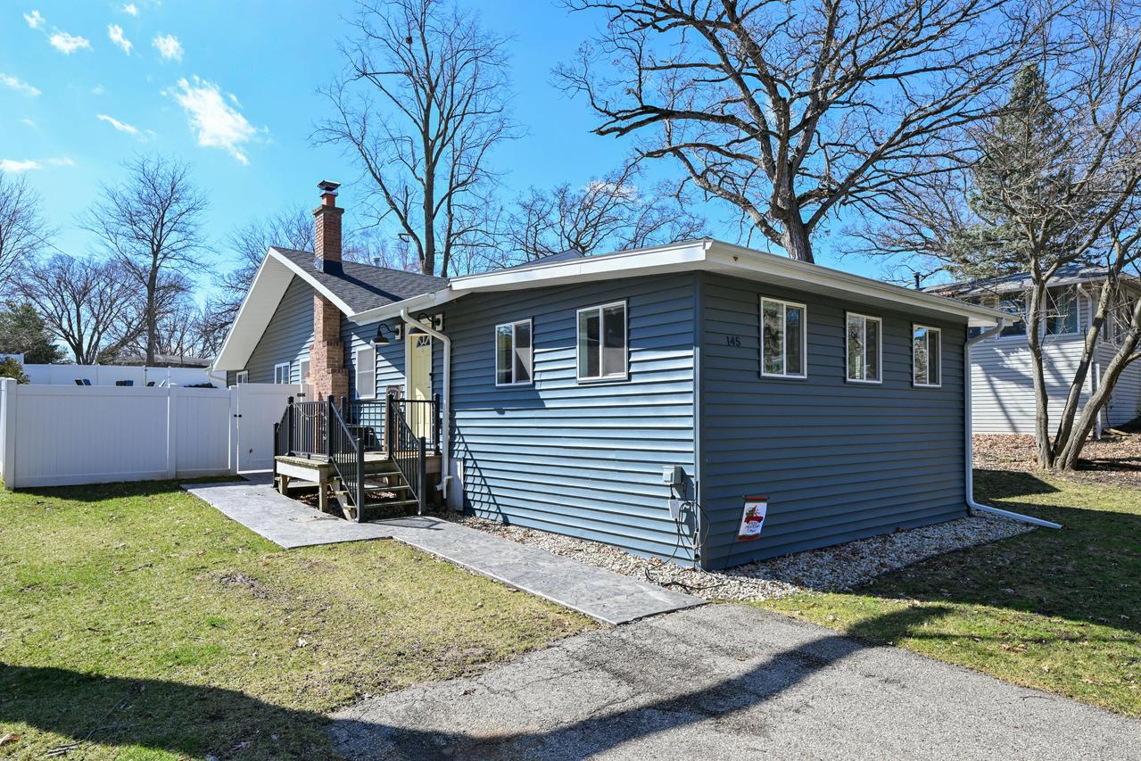 W145 Hilltop Rd, Bloomfield, WI 53128