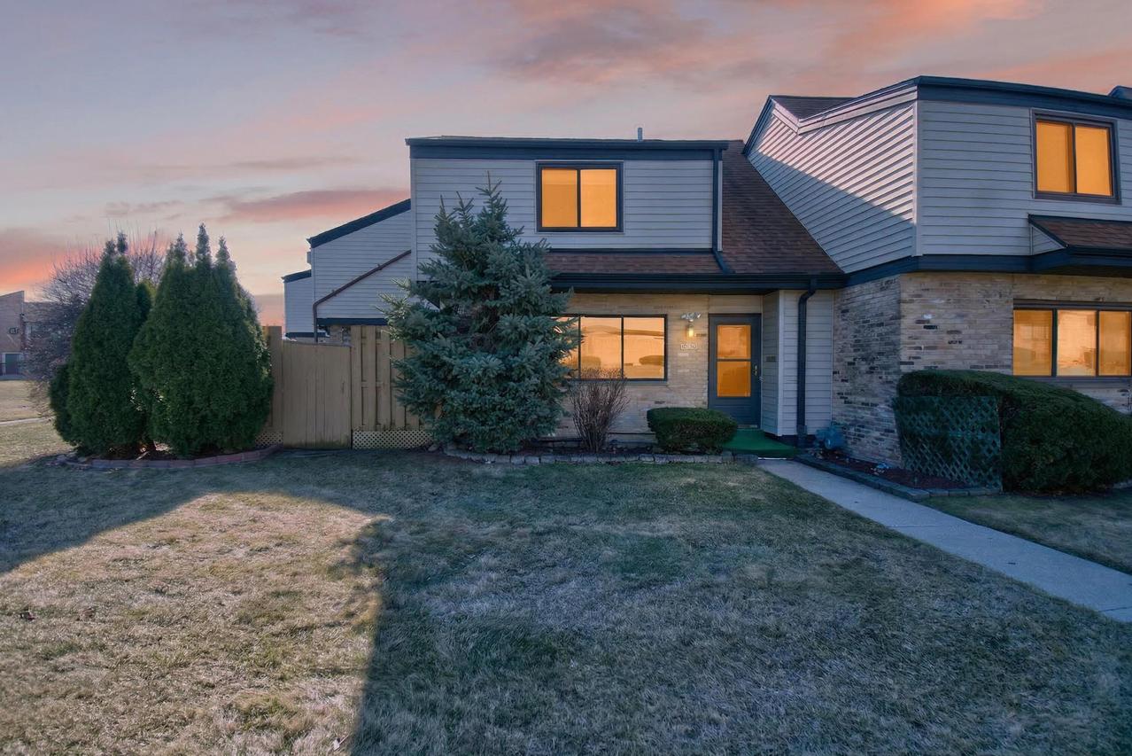 10150 W Kiehnau Ave, Milwaukee, WI 53224