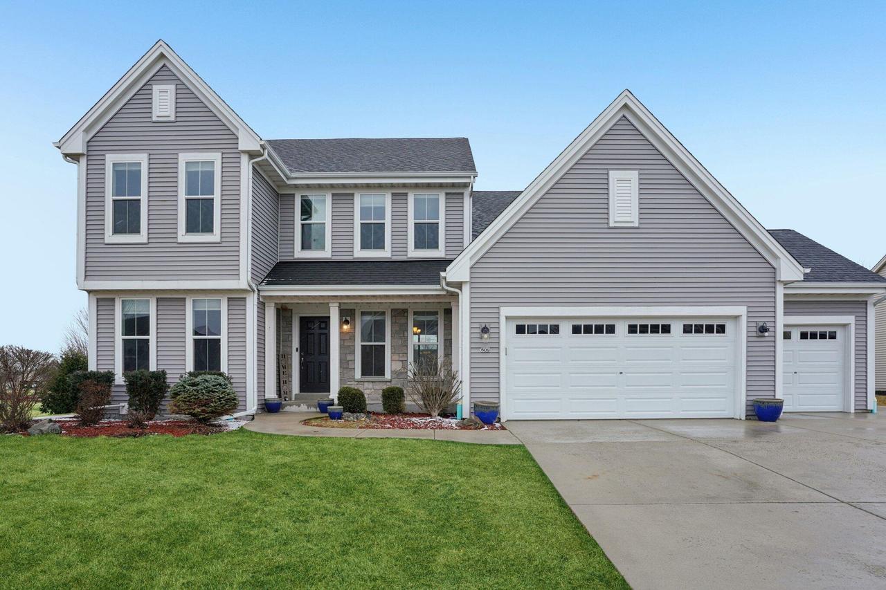 609 Westlawn Ave, Mukwonago, WI 53149