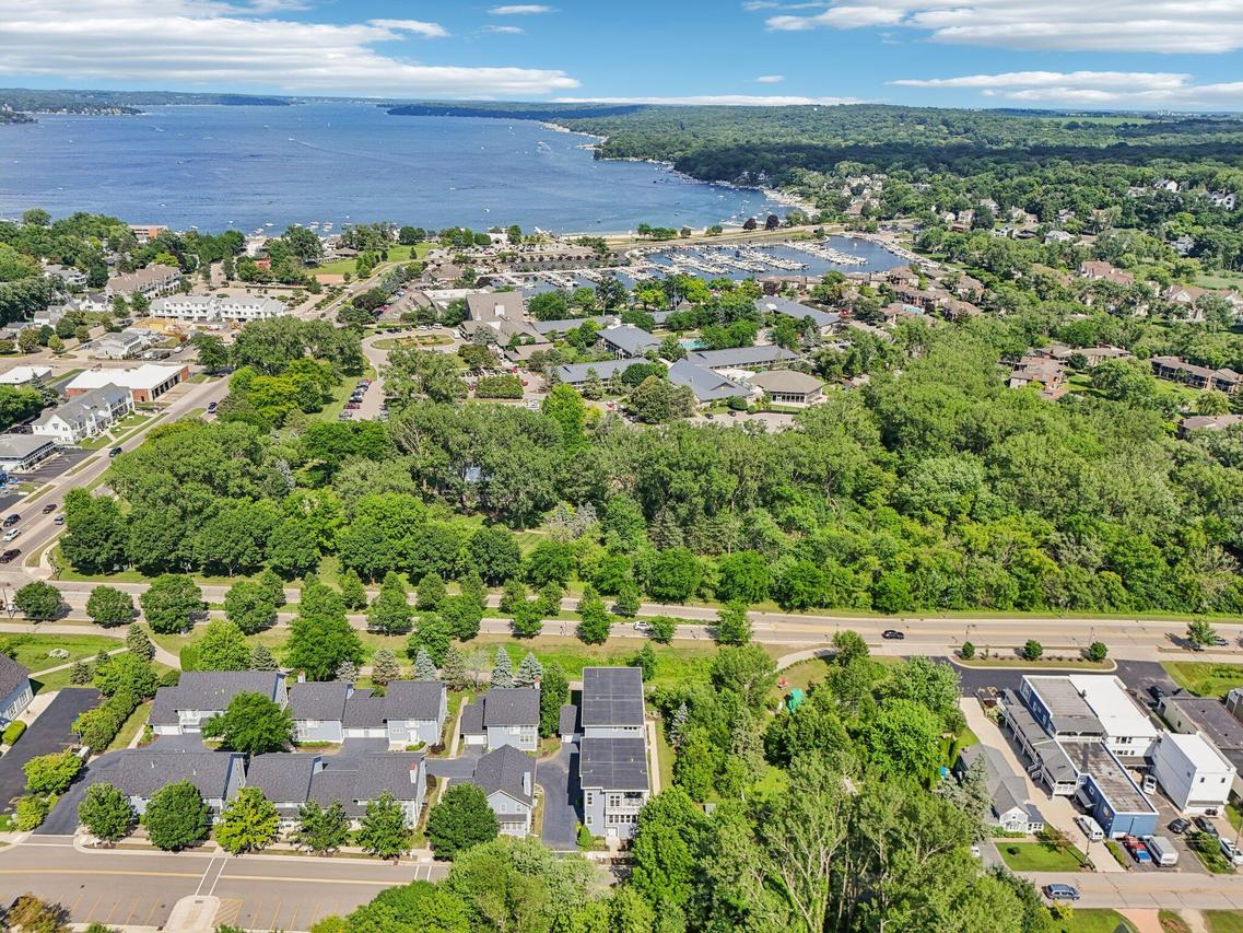 475 Mill St, Fontana, WI 53125