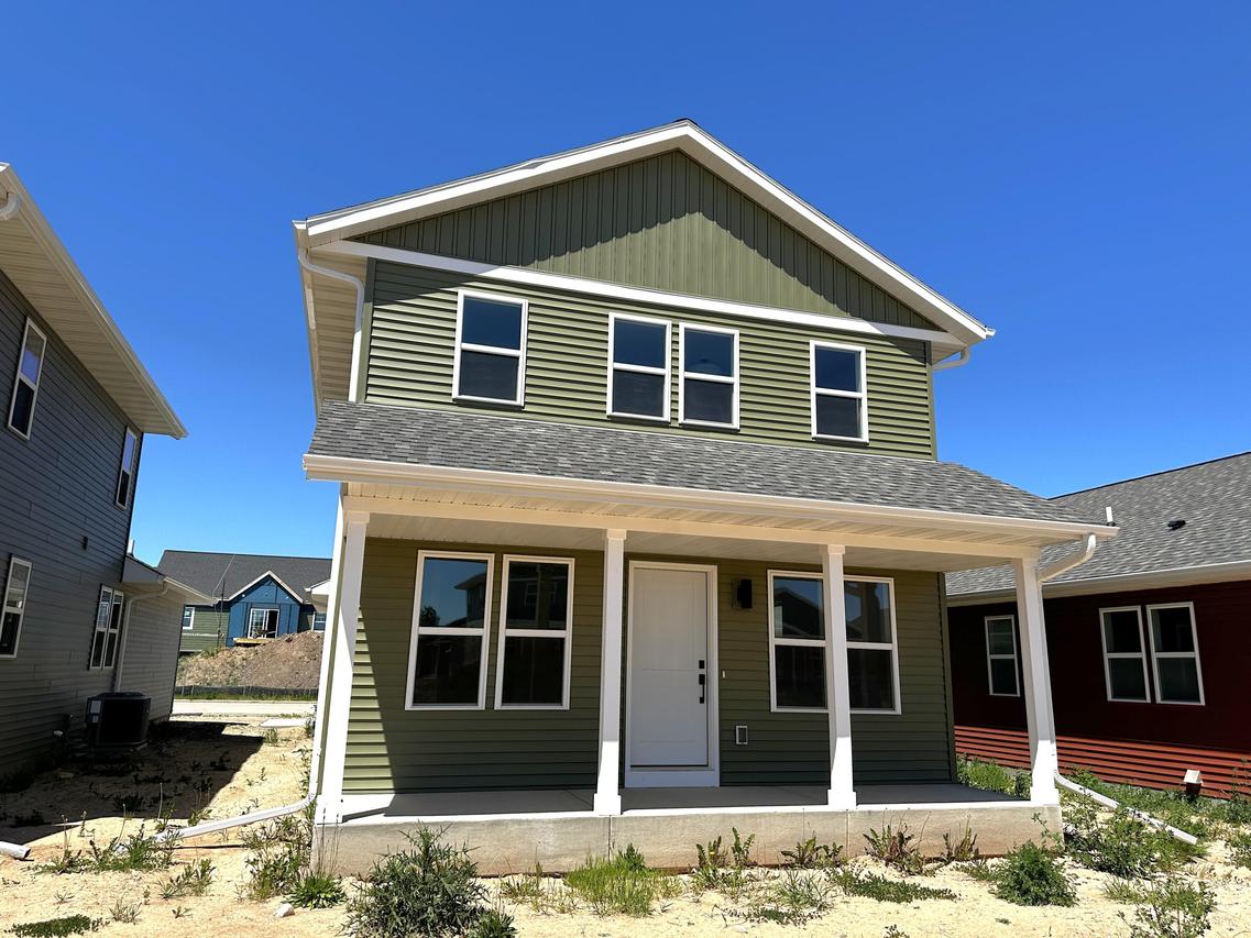 1061 Fairway Ct, Sheboygan Falls, WI 53085