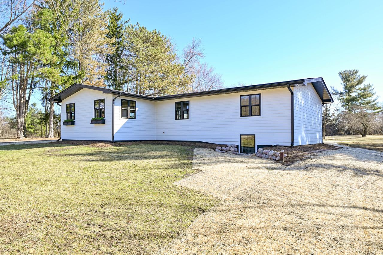 8751 368th Ave, Randall, WI 53105